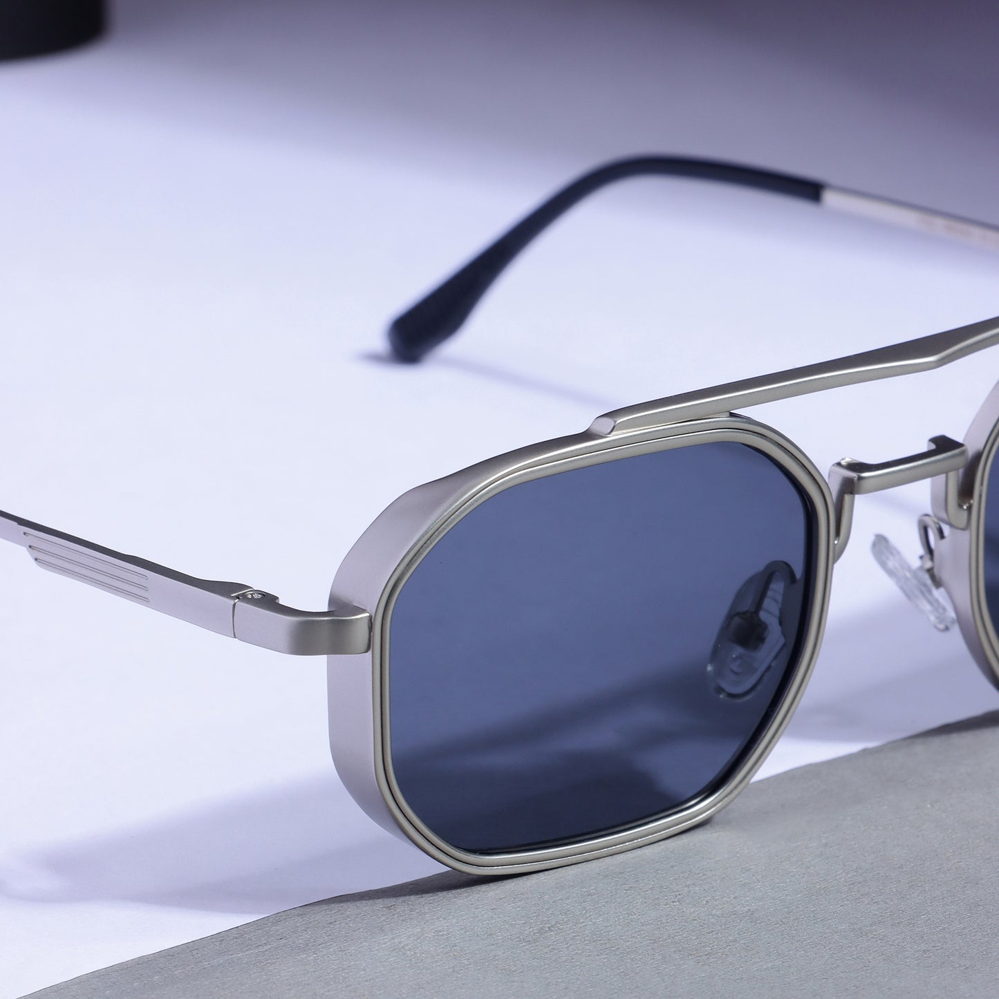 Regent R2 Unisex Sunglasses