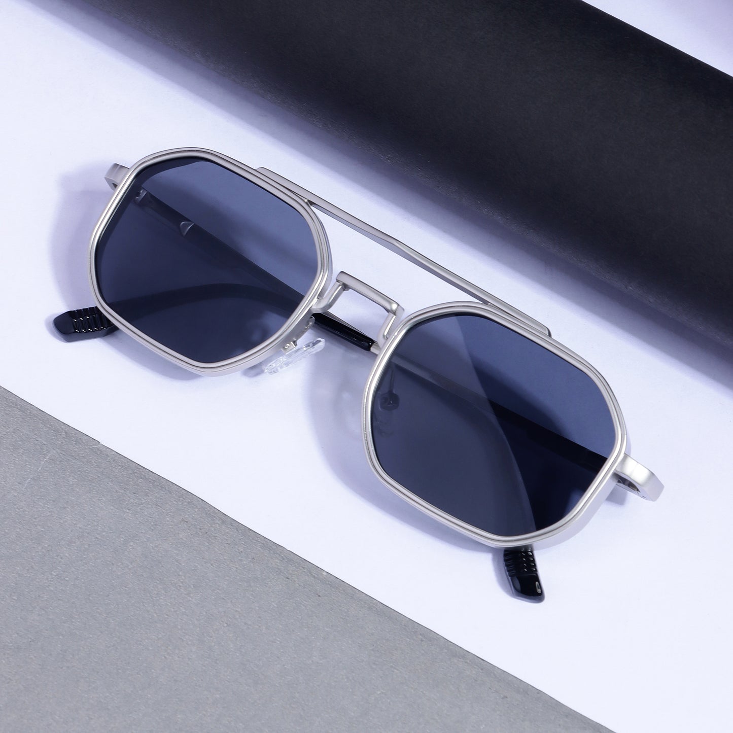 Regent R2 Unisex Sunglasses